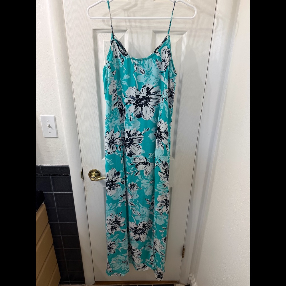 Woman’s Turquoise and White Floral Maxi Dress. Size Medium